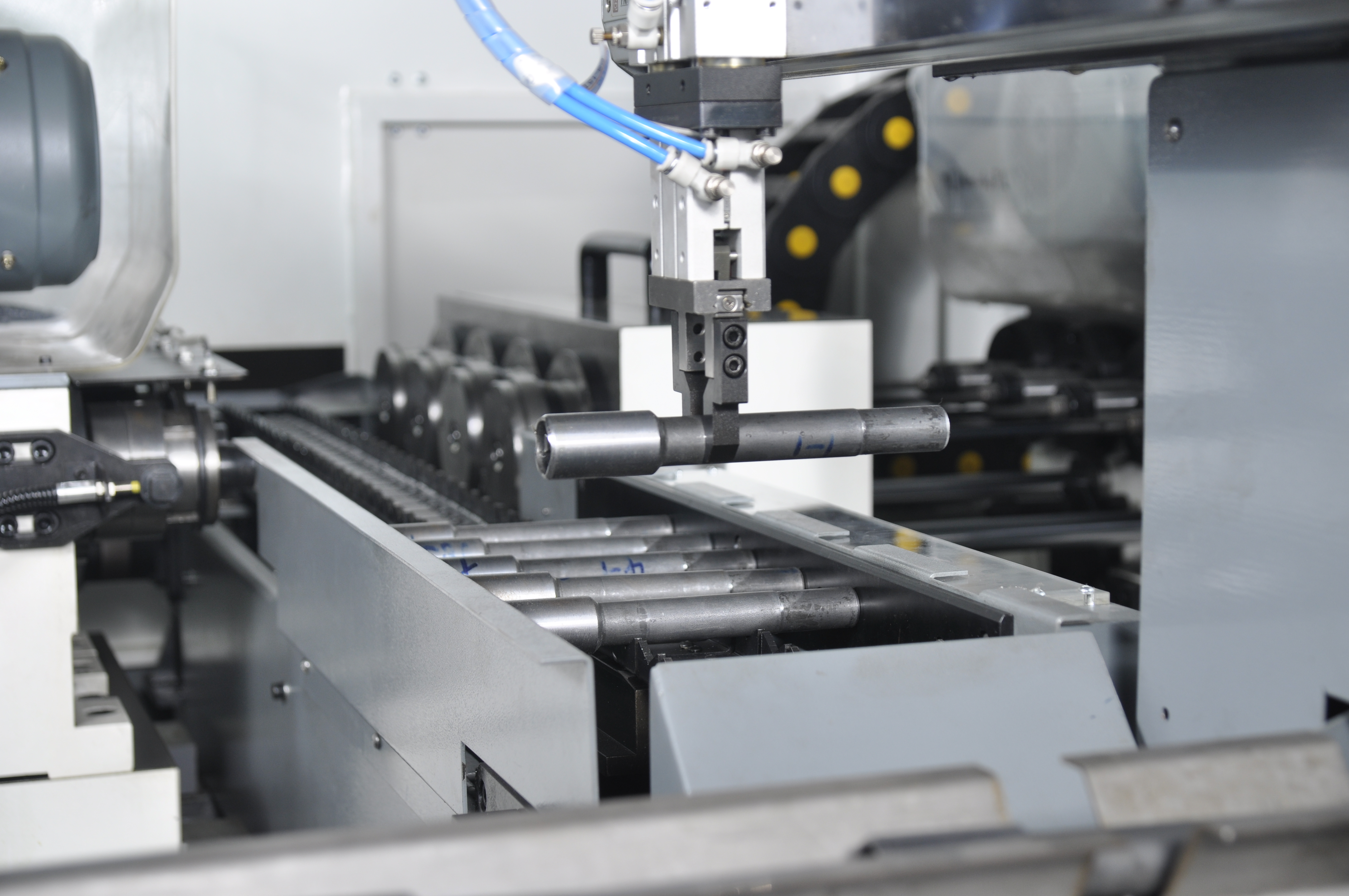 ZK2115×4BC/500A 深孔鉆床配置桁架機(jī)械手，加工輸入軸單機(jī)自動化