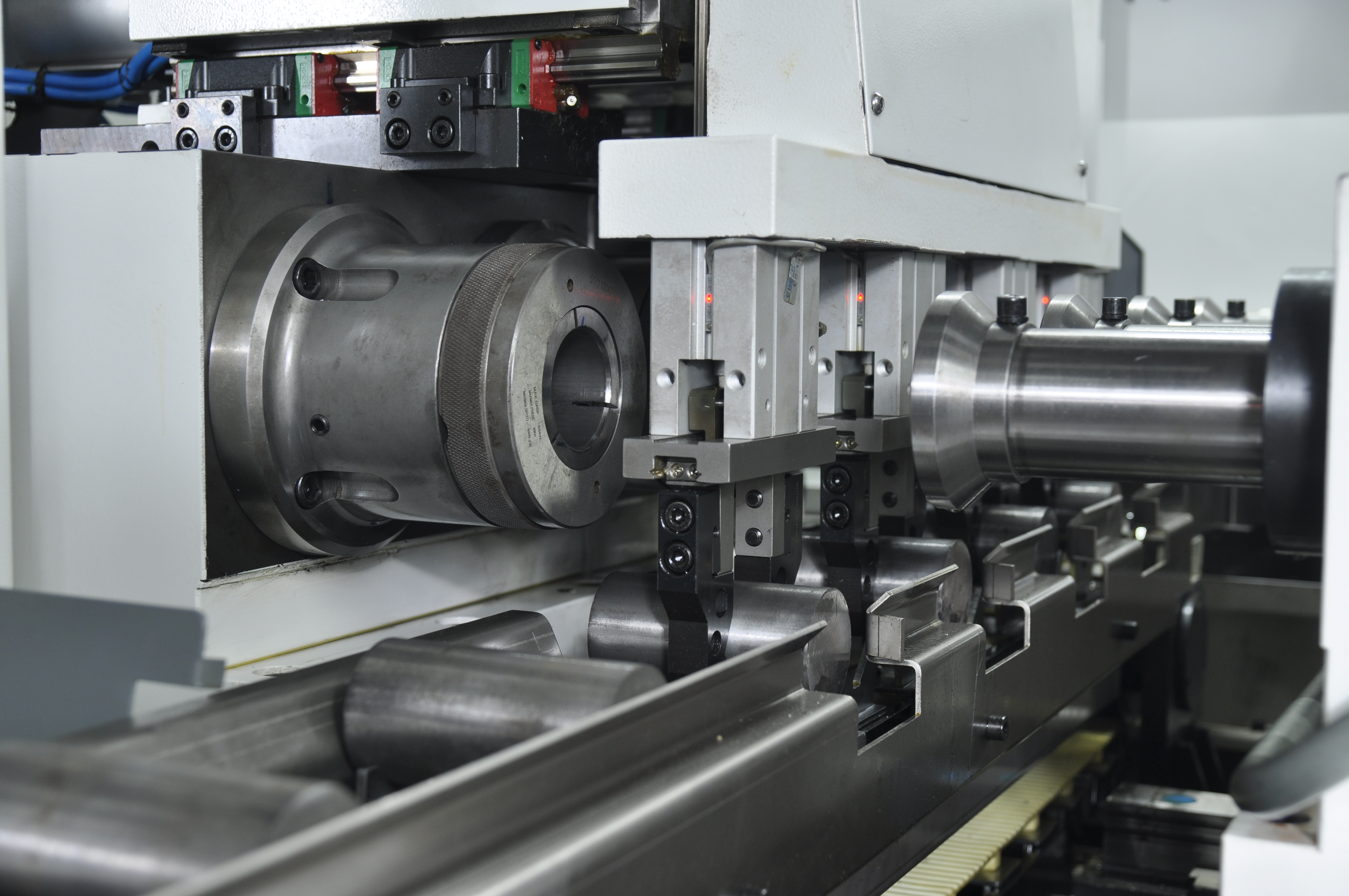 ZK2125×4/500 深孔鉆床配置桁架機(jī)械手，加工活塞銷單機(jī)自動化